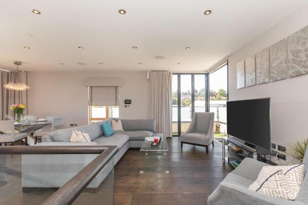 Stylish Penthouse Apartment With Hot Tub Bath Extérieur photo